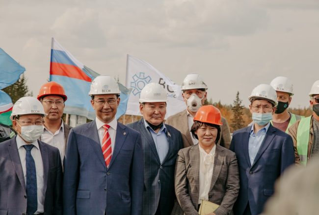 head-of-sakha-republic-visited-bridge-under-construction-01